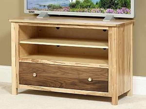 Awesome High Quality Maple TV Stands With Regard To Tv Stands Consoles Amish Oak Furniture Mattress Company Ohio (Photo 20 of 50)