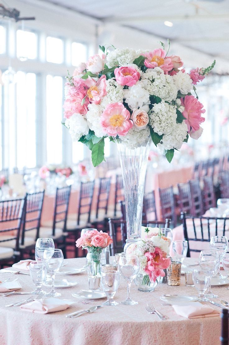 Awesome New How To Choose The Right Wedding Centerpieces For Round Table? For 86 Best Tall Centerpieces Images On Pinterest Tall Centerpiece (View 26 of 38)