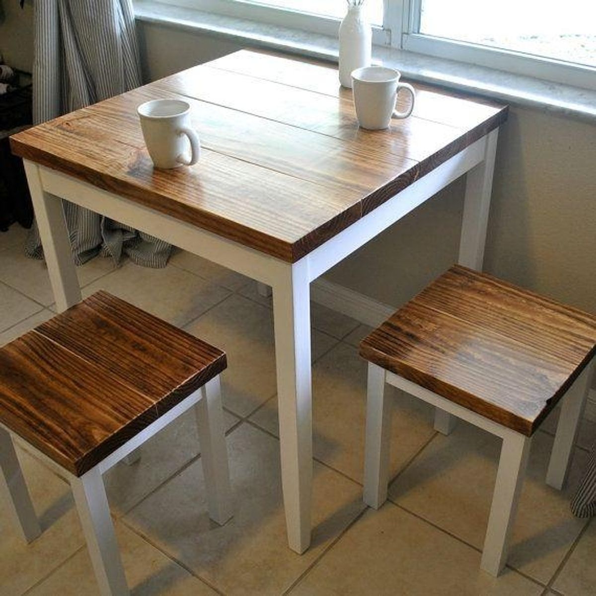 Делаем кухонный стол. Стол кухонный. Небольшой кухонный стол. Маленький стол на кухню. Стол для маленькой кухни.