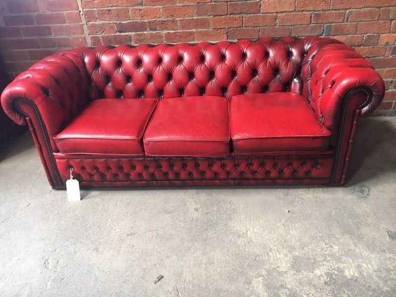 Chesterfield Couch Red Image Gallery – Hcpr Inside Red Leather Chesterfield Sofas (View 3 of 20)