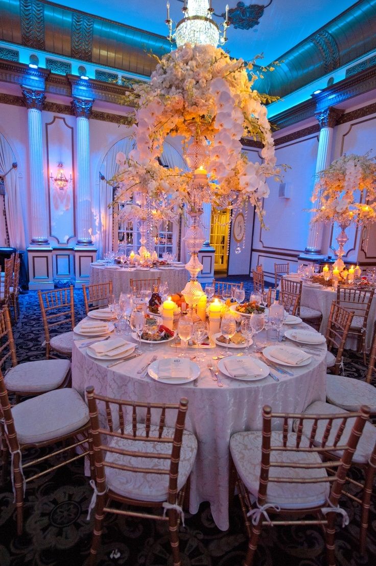 Impressive Top How To Choose The Right Wedding Centerpieces For Round Table? Throughout 38 Best Silver Tablecloths Images On Pinterest Tablecloths (View 18 of 38)