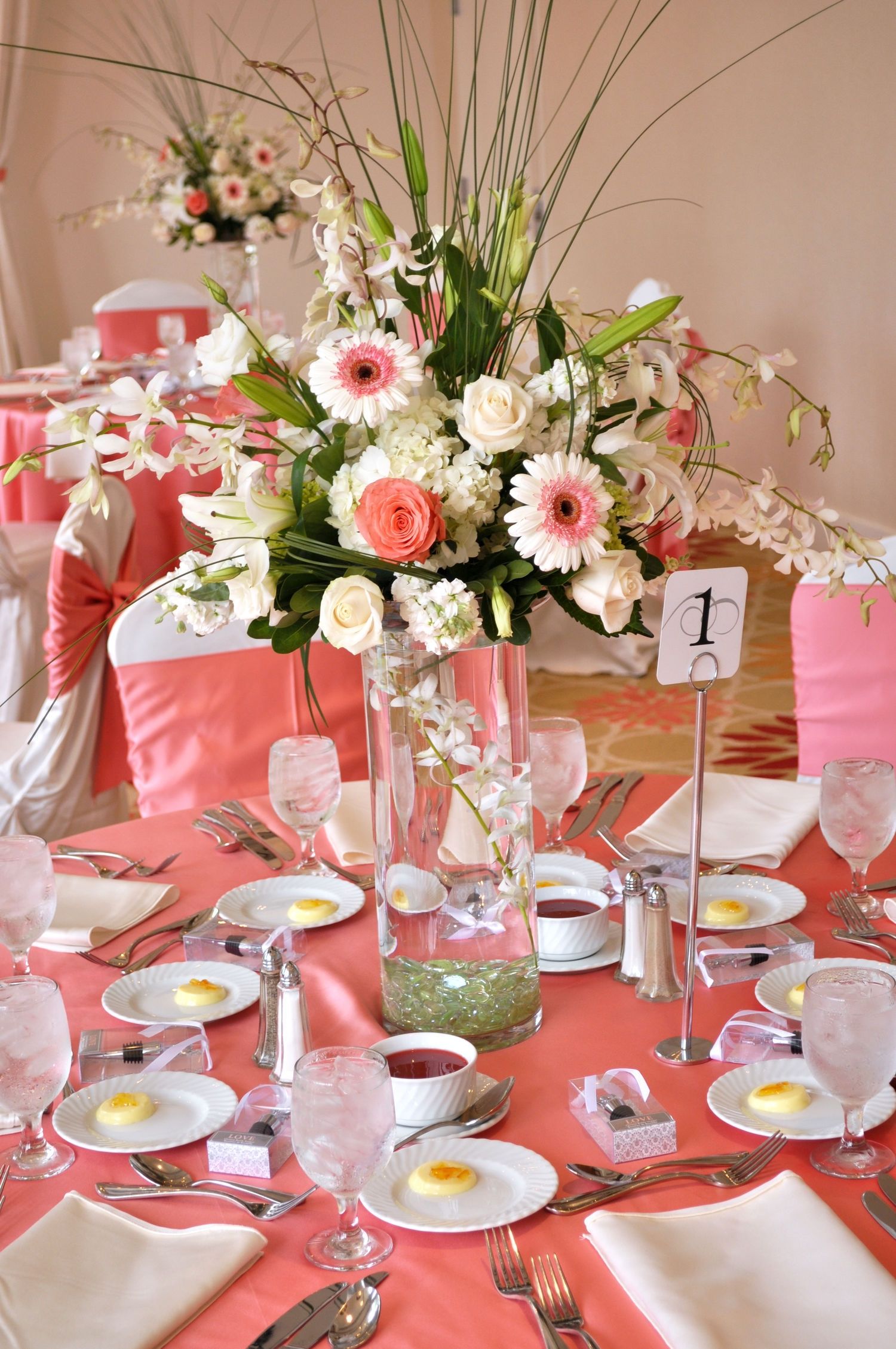 Impressive Unique How To Choose The Right Wedding Centerpieces For Round Table? Pertaining To Wedding Decoration Ideas Coral Wedding Decor Ideas With Flowers (View 16 of 38)