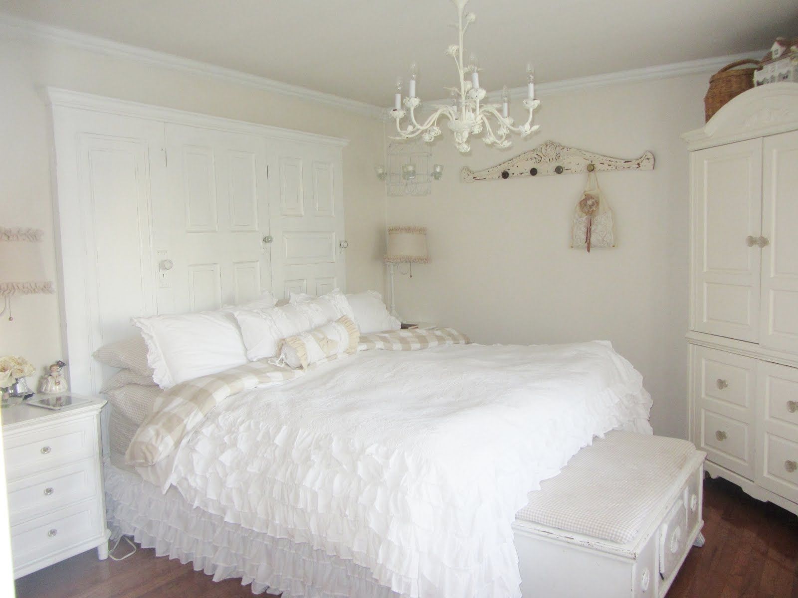 Modern Bedroom Chandeliers In Chandeliers In The Bedroom (Photo 6 of 25)
