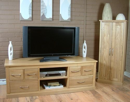 Wonderful Well Known Solid Oak TV Cabinets Inside Oak Contemporary Solid Oak Widescreen Tv Cabinet (View 17 of 50)