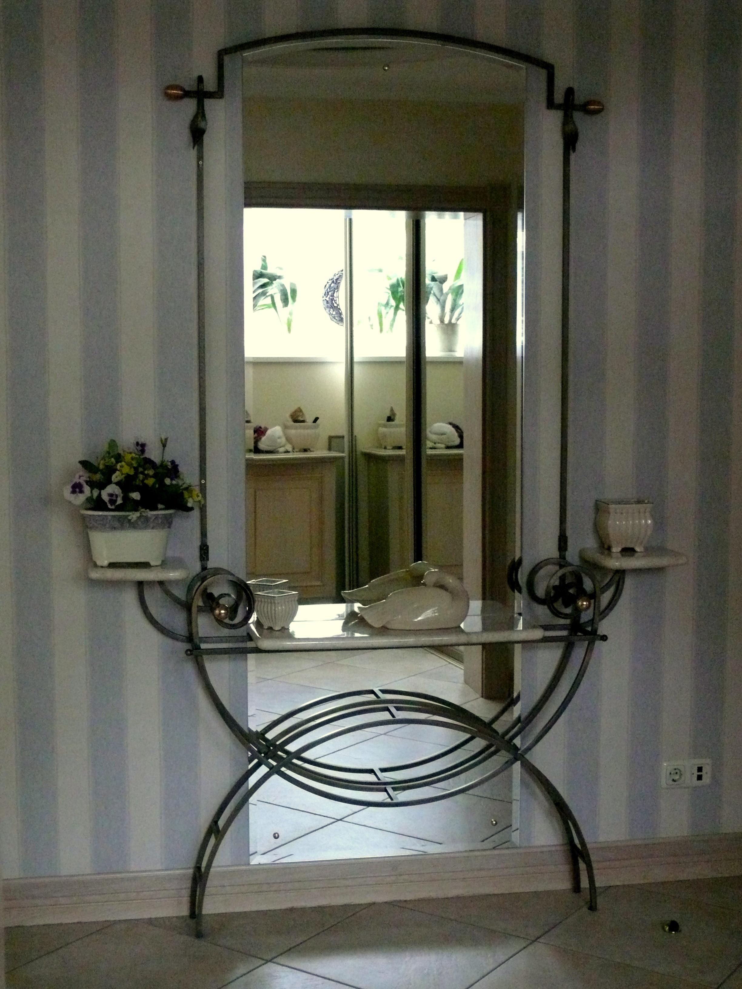 Wrought Iron In Home Decor – L' Essenziale Throughout Rod Iron Mirrors (Photo 1 of 20)