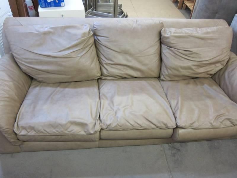M.a. Williams Kan 268 & Consignments In St. Louis Park, Minnesota Intended For Sealy Leather Sofas (Photo 10 of 20)