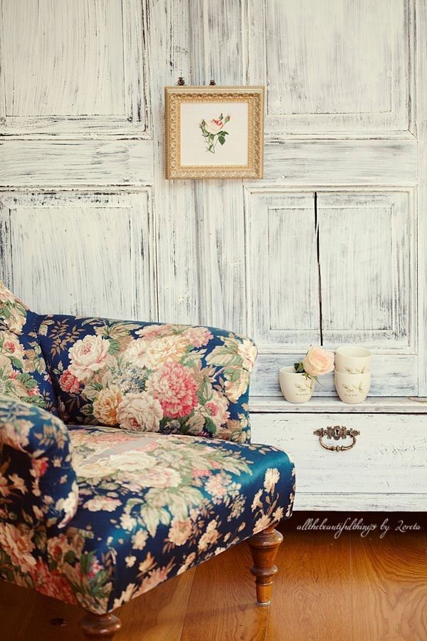 Showing Gallery of Blue Floral Couch Floral Living Room Furniture ...