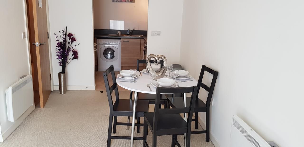 Vetrelax Writtle Chelmsford Apartment, Chelmsford – Updated 2019 Prices Regarding 2018 Chelmsford 3 Piece Dining Sets (View 18 of 20)