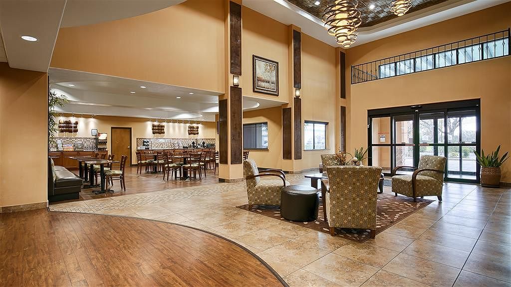 Hotel In San Antonio | Best Western Plus Palo Alto Inn & Suites Pertaining To Porch & Den Park Point Blush 24 Inch Tier Pairs (Photo 11 of 25)