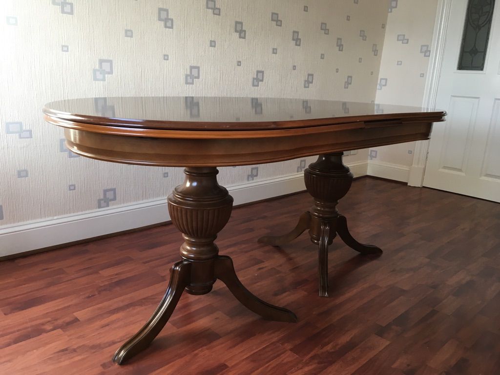 Mahogany Extending Dining Table & 8 Chairs Regarding Most Current Faye Extending Dining Tables (View 9 of 25)