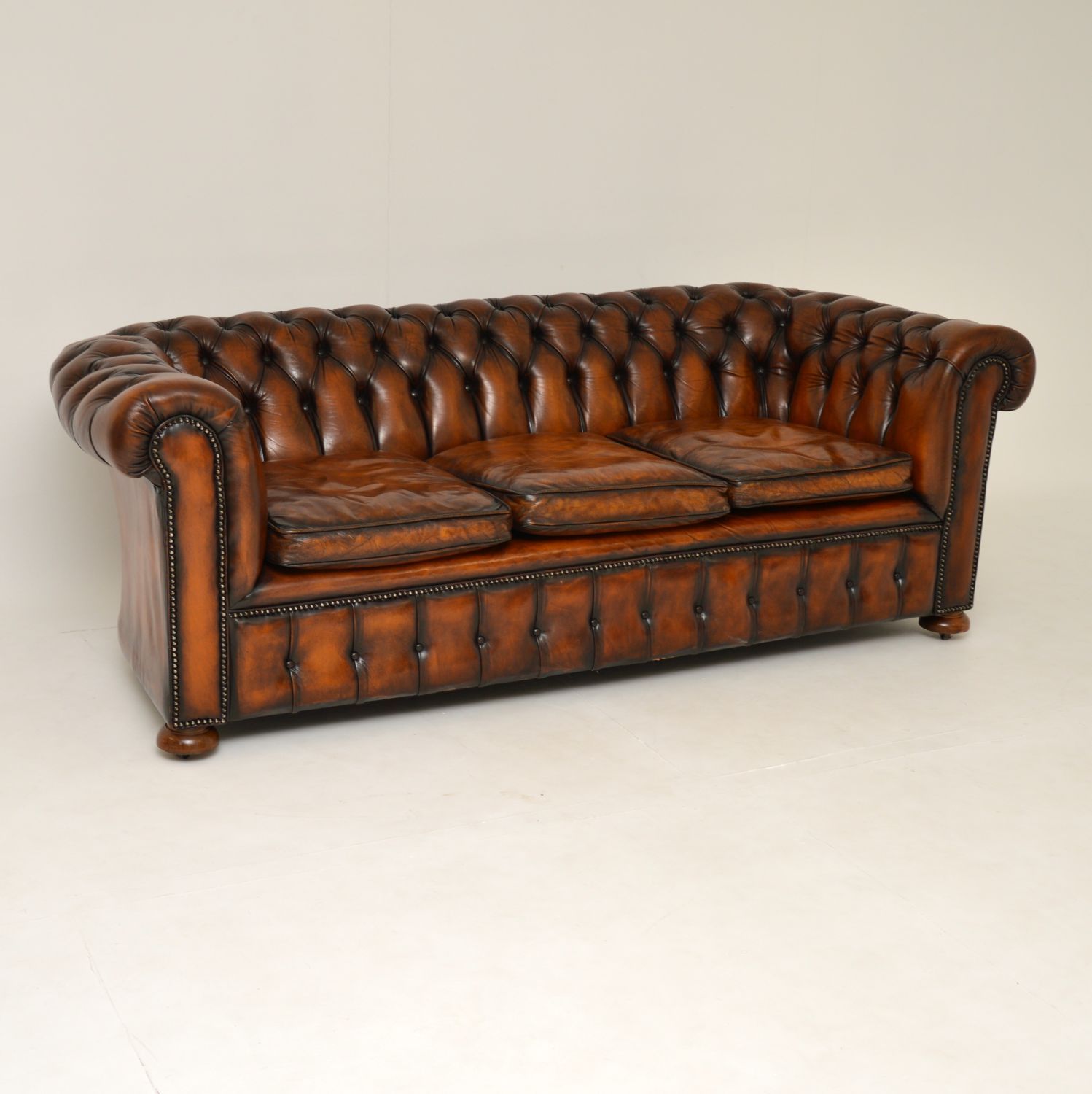 Antique Victorian Style Deep Buttoned Leather Chesterfield Regarding Victorian Leather Sofas (View 2 of 15)