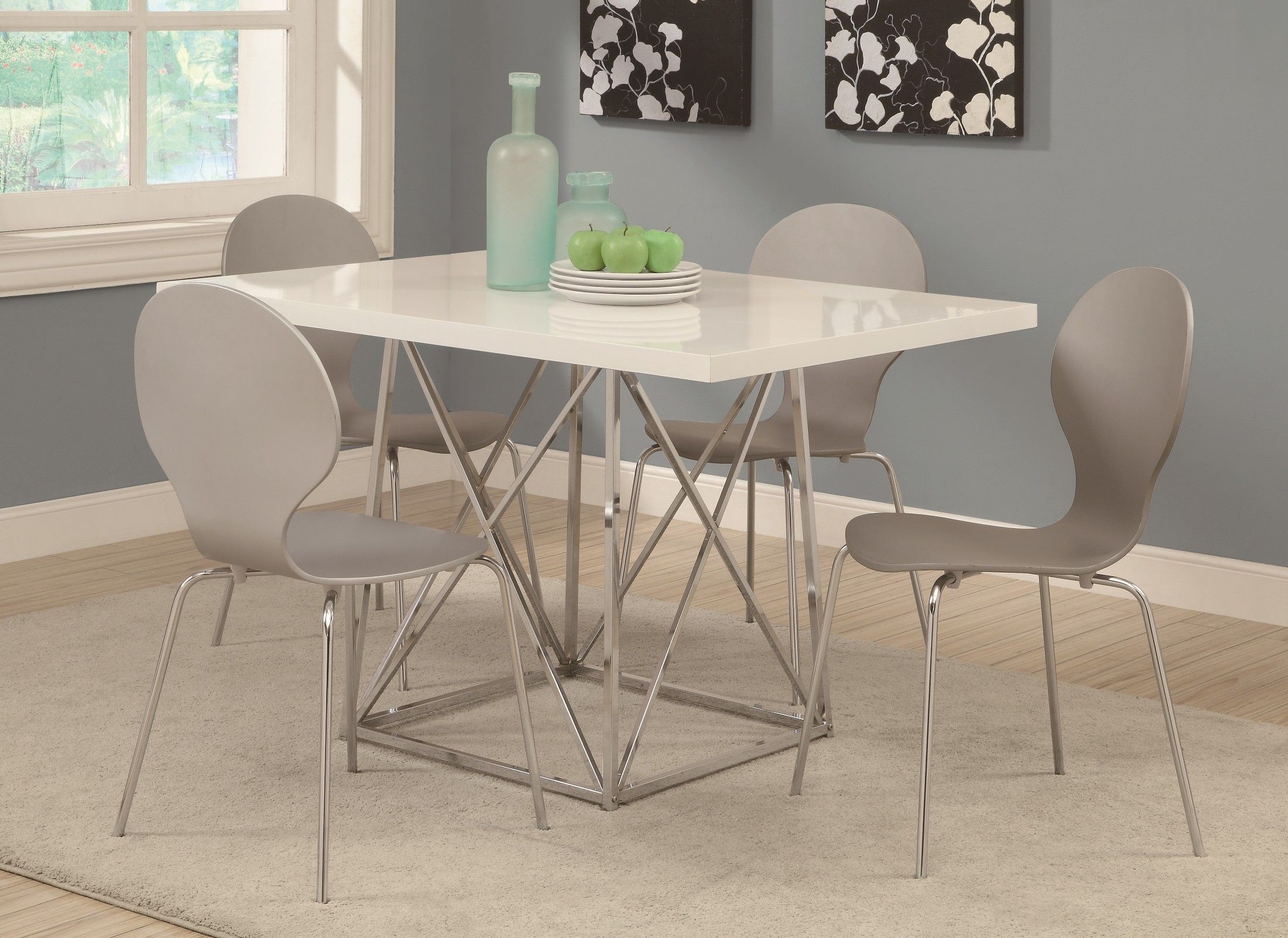 1046 White Glossy / Chrome Metal Dining Room Set From Intended For Latest Chrome Metal Dining Tables (View 1 of 15)