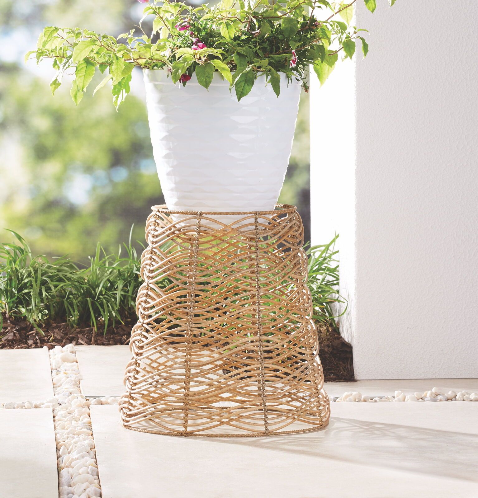 Ventura Resin Rattan Woven Plant Stand With Metal Frame Indoor Outdoor  Decor New | Ebay Regarding Resin Plant Stands (View 11 of 15)