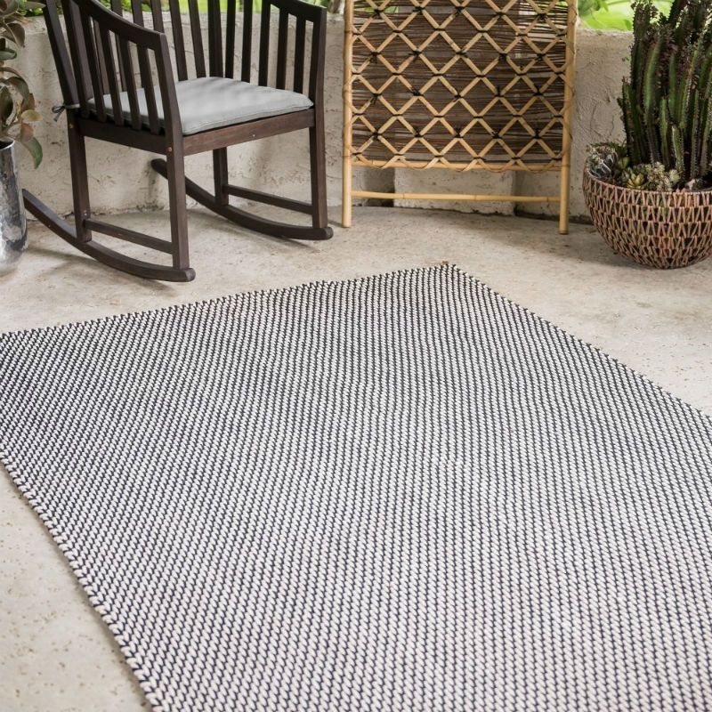 6 Outdoor Rug Trends For Summer: Top Outdoor Rug Ideas – Hayneedle Pertaining To Black Outdoor Rugs (Photo 13 of 15)