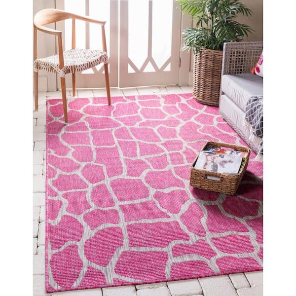 Unique Loom Outdoor Giraffe Pink 4 Ft. X 6 Ft. Area Rug 3145222 – The Home  Depot For Pink Lattice Frieze Rugs (Photo 12 of 15)