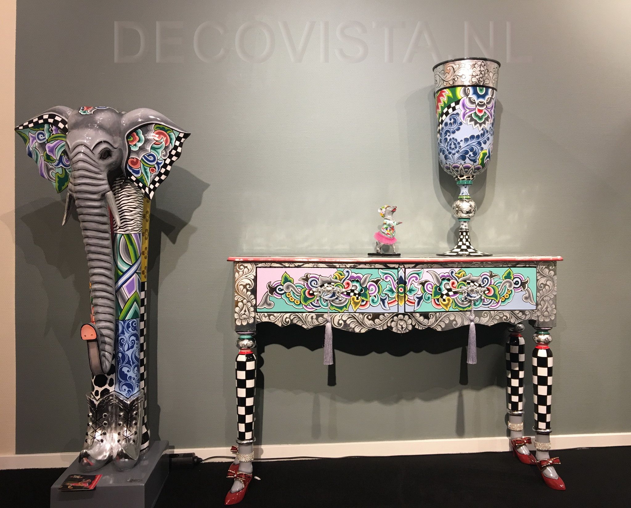 Side Table Versailles – Decovista – Colorful Design Furniture, Statues &  Wall Sculptures Pertaining To Versailles Console Cabinets (View 10 of 15)